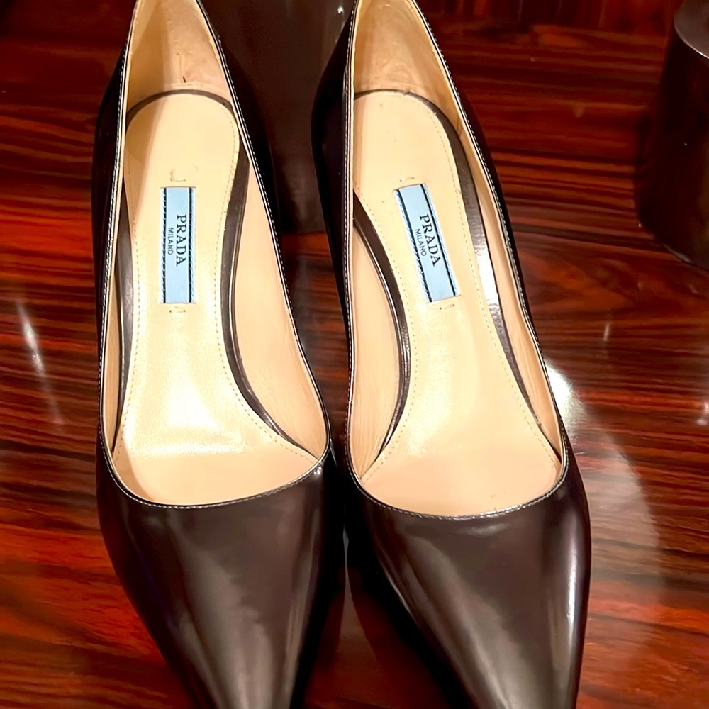 Prada grey pumpd! Never worn! 🩵